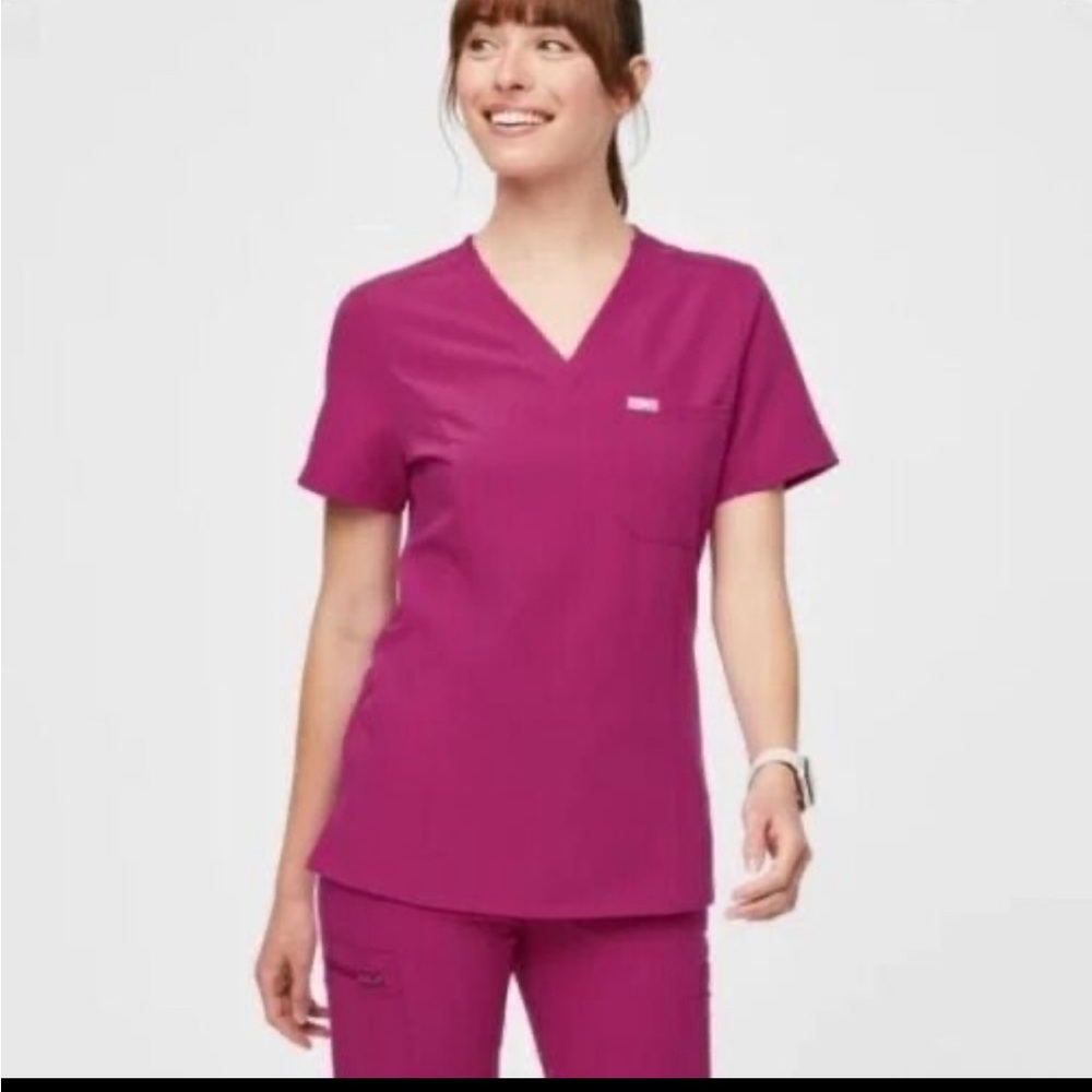 Figs scrub top size S